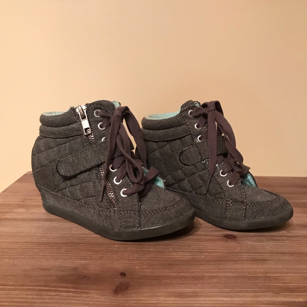 Justice Quilted Wedge Sneaker size 12
